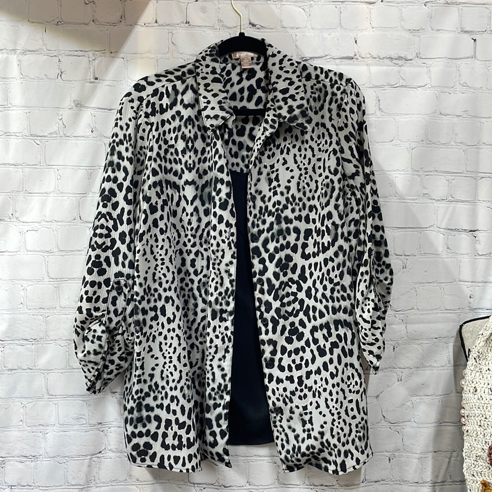 White Stag Leopard Button-up Blouse with built in tank size 1X (16W)